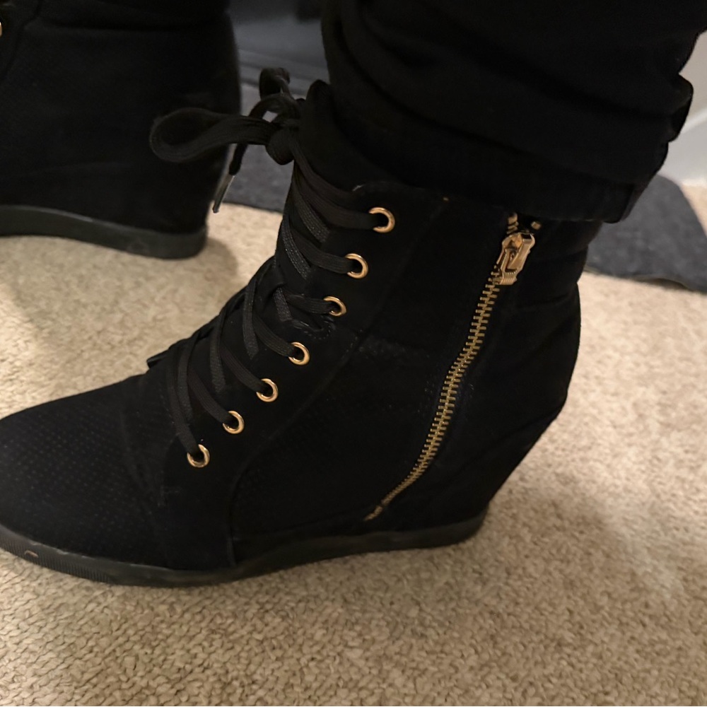 Stylish Black Ankle Boots with Gold Accents - Picture 4 of 6